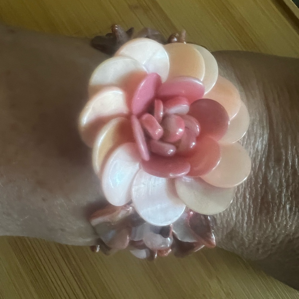 Pink Shell Flower Stretch Bracelet - Vintage Statement Piece